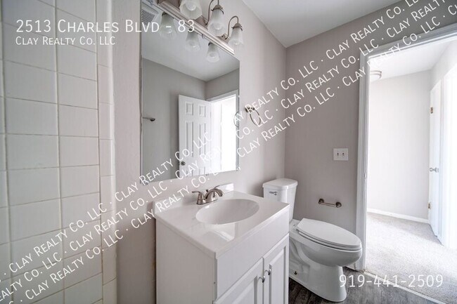 Foto del edificio - 2513 Charles Blvd