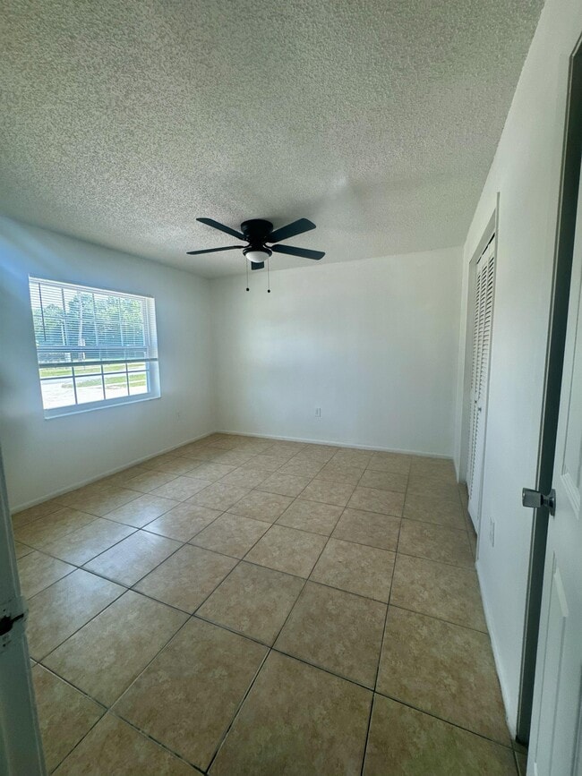 Foto del edificio - 4108 Flying Fortress Ave