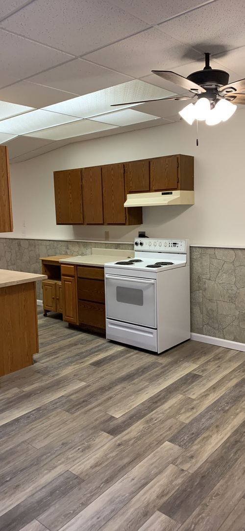 Building Photo - 2 Bedroom / 1 Bathroom Apartment
