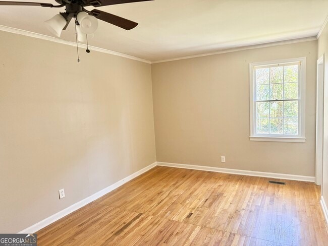 Building Photo - 214 Beechwood Cir
