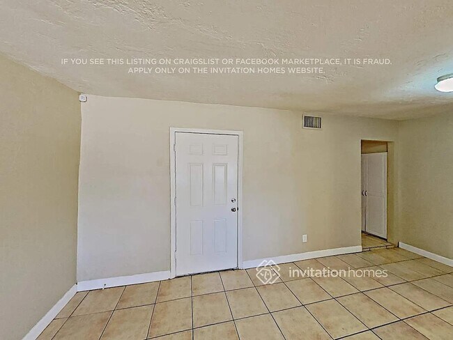 Foto del edificio - 2746 N Greenfield Rd