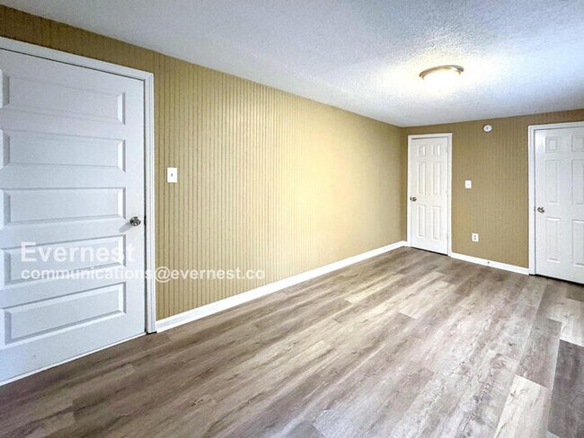 Foto del edificio - Lovely 3-Bedroom Home with Great Space / P...