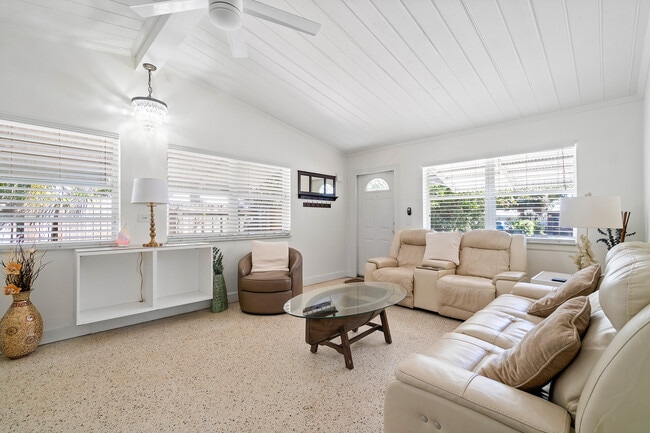 Building Photo - 321 Forsyth St