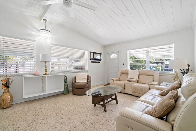 Foto del edificio - 321 Forsyth St