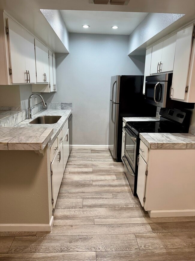 Building Photo - 4554 E Paradise Village Pky N
