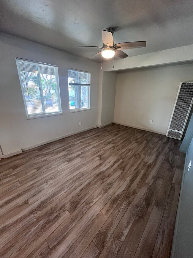 Foto del edificio - 553-557 Silver Strand Blvd.
