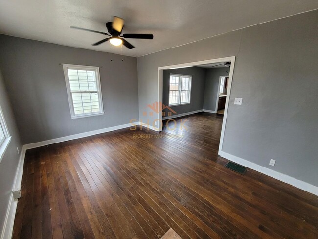 Building Photo - CENTRALLY LOCATED 3 BR HOME