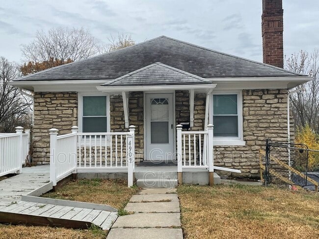 Building Photo - 4907 E 39th St