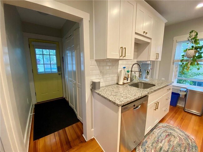 Building Photo - 9 Hall Ave