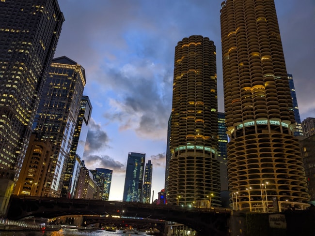 Foto del edificio - 300 N State St