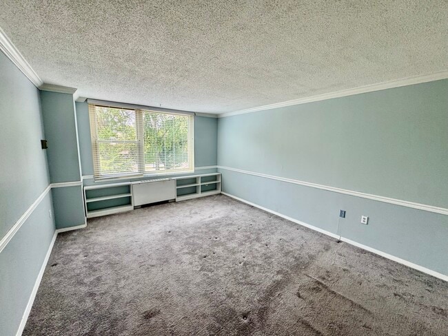 Building Photo - 4401 Roland Ave