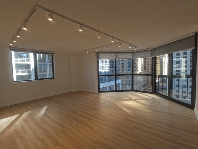 Foto del edificio - 33 W Delaware Pl