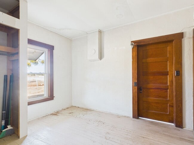 Building Photo - Beautiful Hill Country Farm House