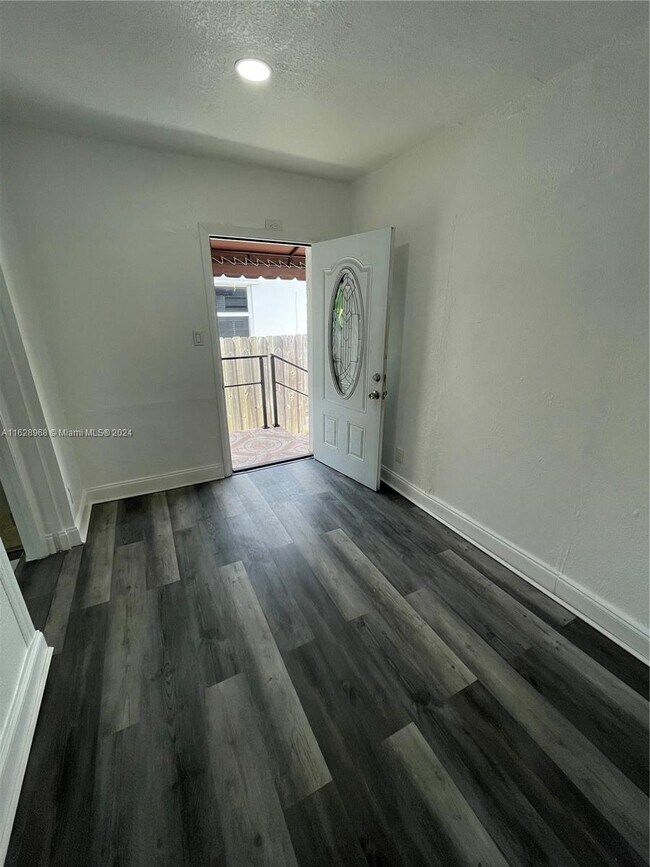 Building Photo - 662 Tamiami Blvd