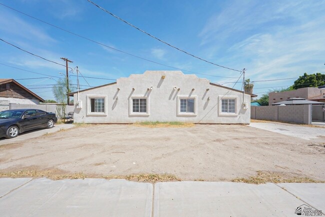 Building Photo - 943 S 37th Ave