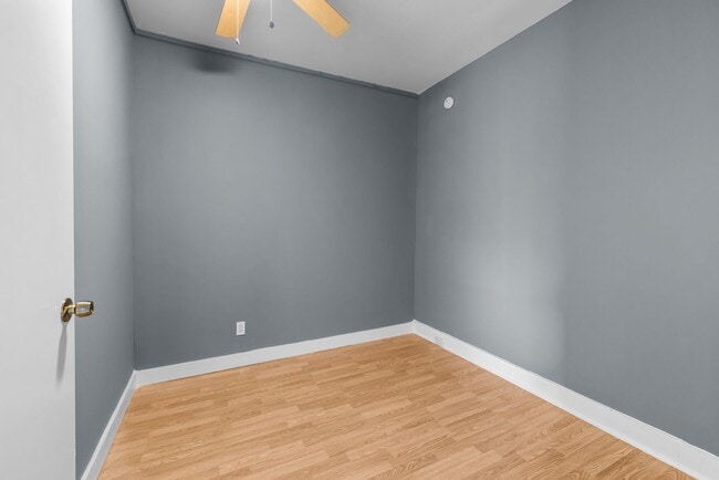 Foto del edificio - Newly Renovated 4 Bedroom 2 Bathroom Home
