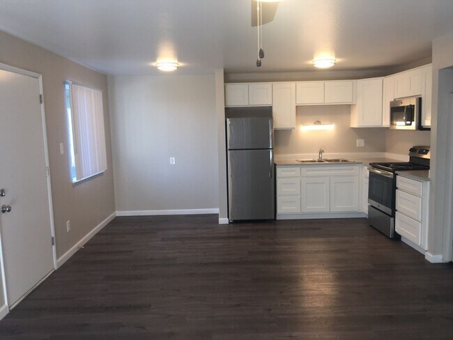 Foto del edificio - NW Reno 1 Bedroom Apartment - Newly Remodeled/1 Pet Friendly/Private Patio