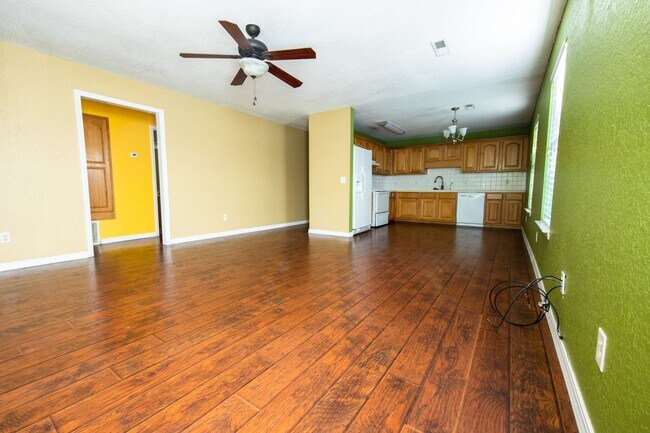 Building Photo - Great House in Perfect Location