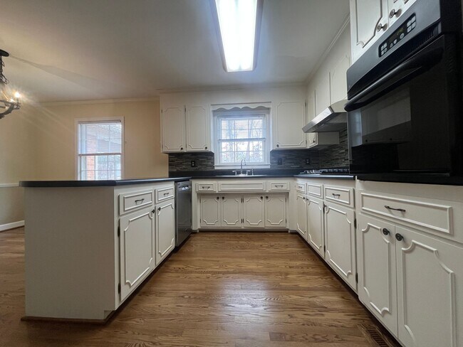 Building Photo - Beautiful Home!