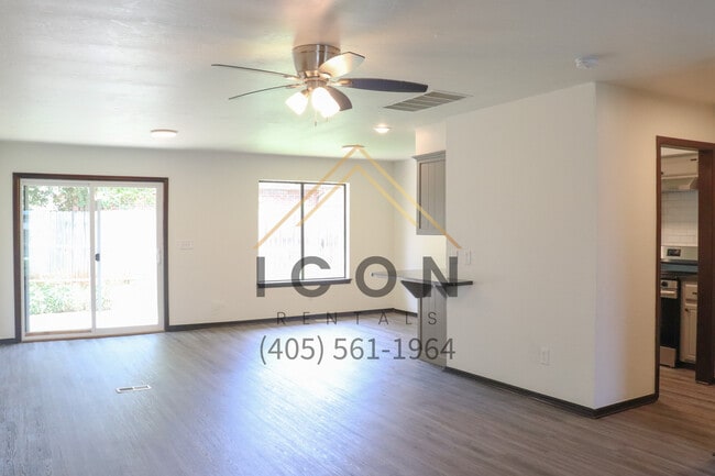 Photo - 3820 Southwind Ct House