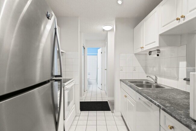 Photo du bâtiment - 1735-111 11 Ave SW