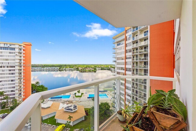 Building Photo - 1351 NE Miami Gardens Dr