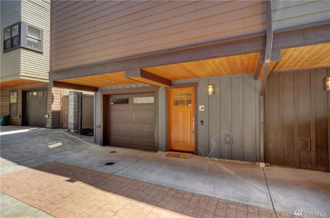 Building Photo - 3632 Palatine Ave N