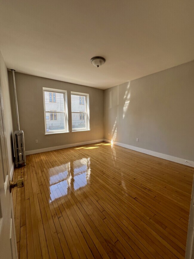 Foto del edificio - 14 Farrington Ave