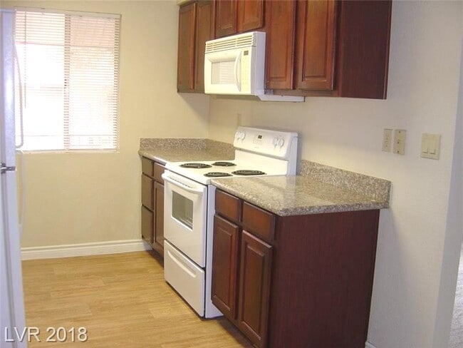 Building Photo - 5314 River Glen Dr