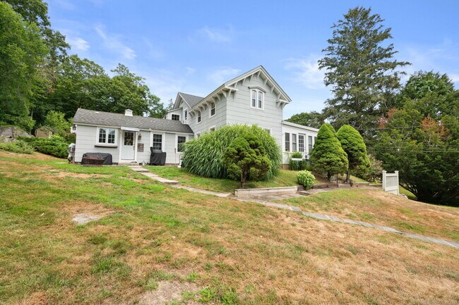 Foto del edificio - 274 Bloomingdale Rd
