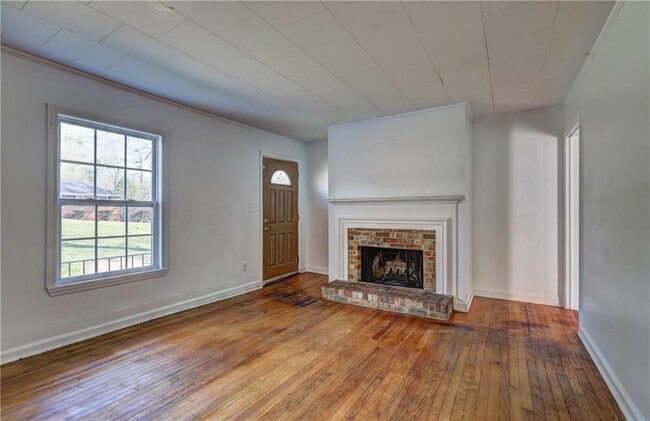 Building Photo - 2442 Tredway Dr