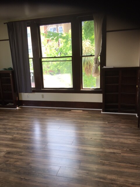 Foto principal - 2440 Ellsworth St