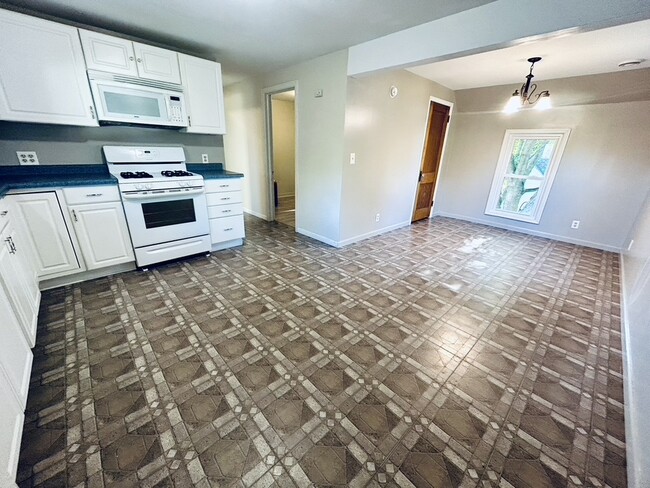 Kitchen & Dining Room - 213 Lake Ave W