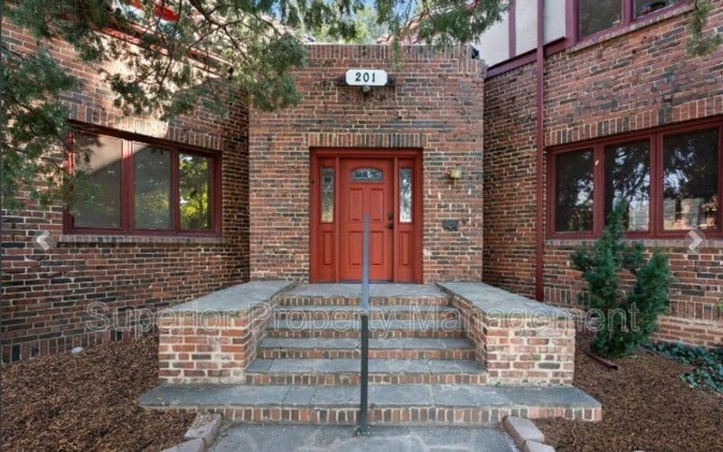 Primary Photo - 201 E Elizabeth St