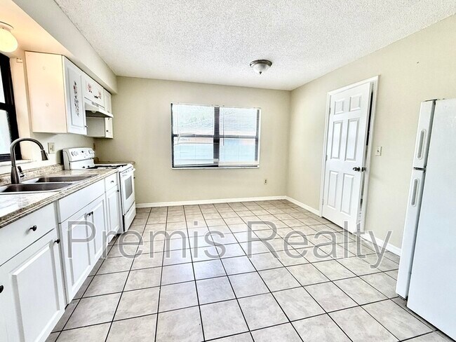 Foto del edificio - 1772 Farrell Ave