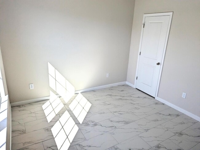 Building Photo - 10597 SW Vasari Way