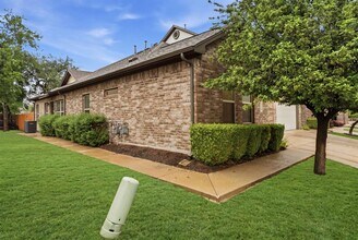 Building Photo - 2304 S Lakeline Blvd