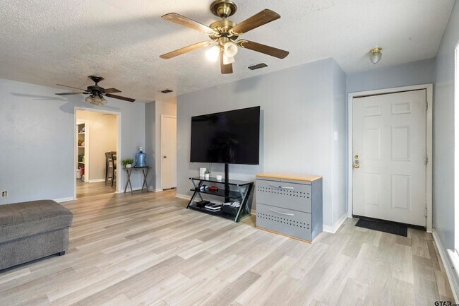 Building Photo - 309A Blake Drive