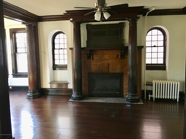 Building Photo - 1107 Grand Ave