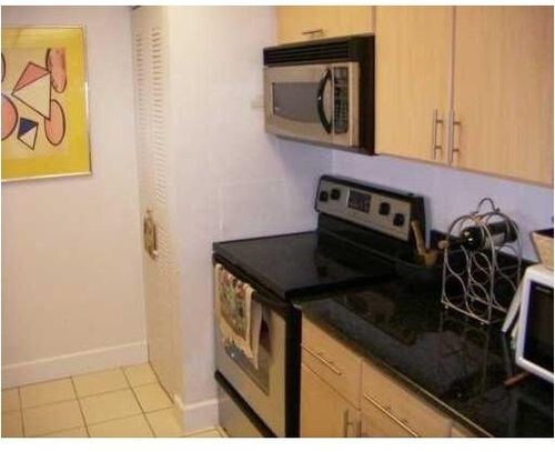 Foto del edificio - 7601 E Treasure Dr
