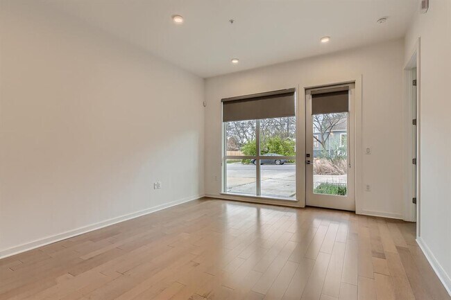 Building Photo - 207 W Johanna St