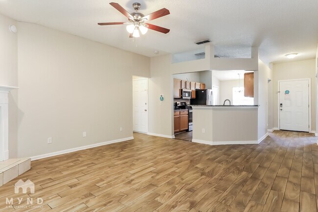 Foto del edificio - 7637 Invermere Blvd N