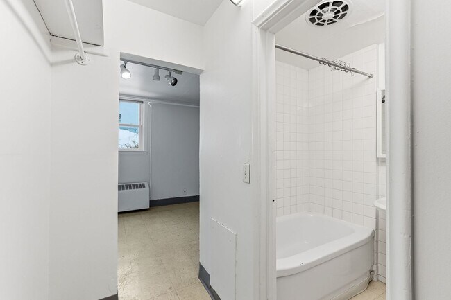 Building Photo - 1171/1173 Raymond Avenue