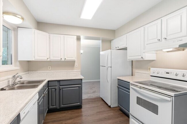 Building Photo - 7141 Deframe Ct