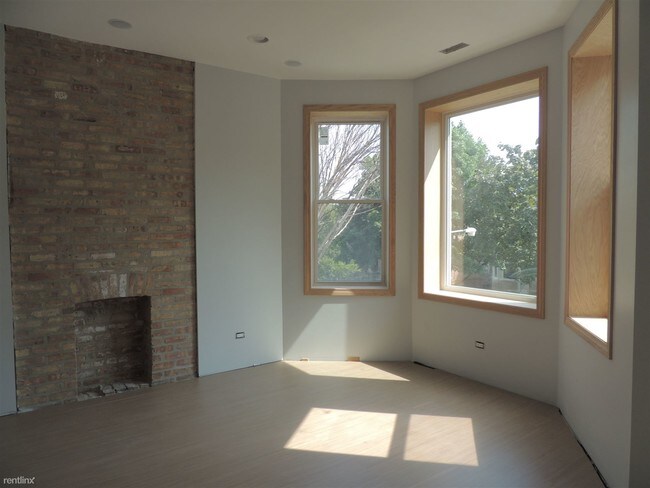 Building Photo - 3428 W Belden Ave