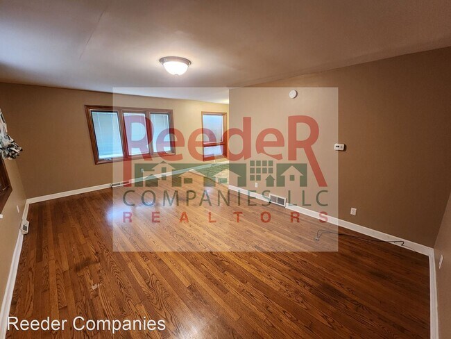 Building Photo - 3 br, 1 bath House - 503 213th Place