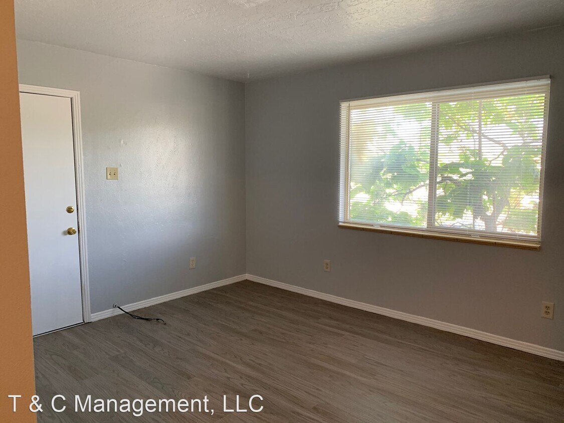 Foto principal - 4311 Zuni Rd SE