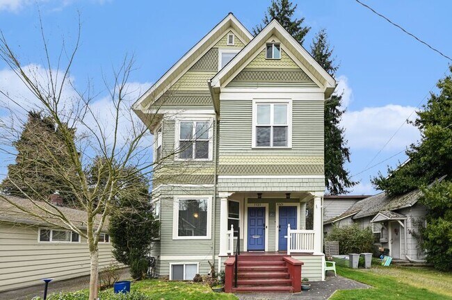 Building Photo - 5525 Woodlawn Ave N