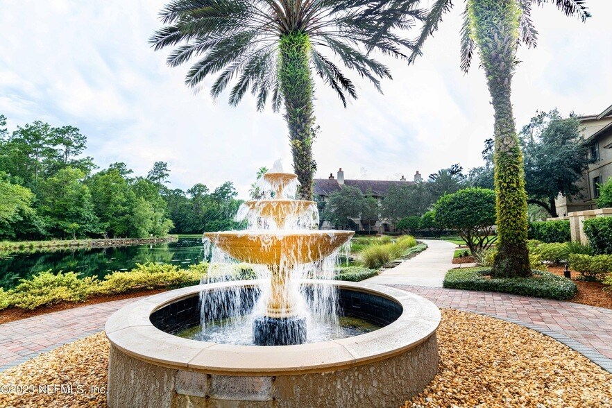 Foto principal - 945 Registry Blvd