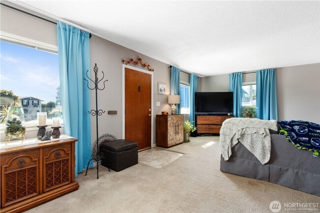 Foto del edificio - 4 bedroom home in one of Tacoma's most cov...